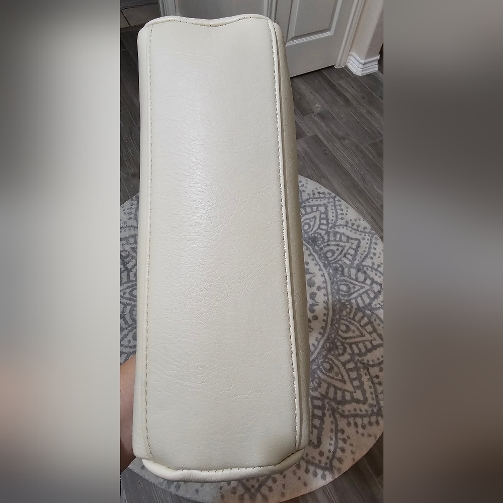 Roulens Cream Crossbody Bag with Guitar Strap EUC - Picture 9 of 16